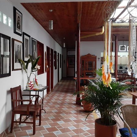Hostal La Comedia Jardín Extérieur photo