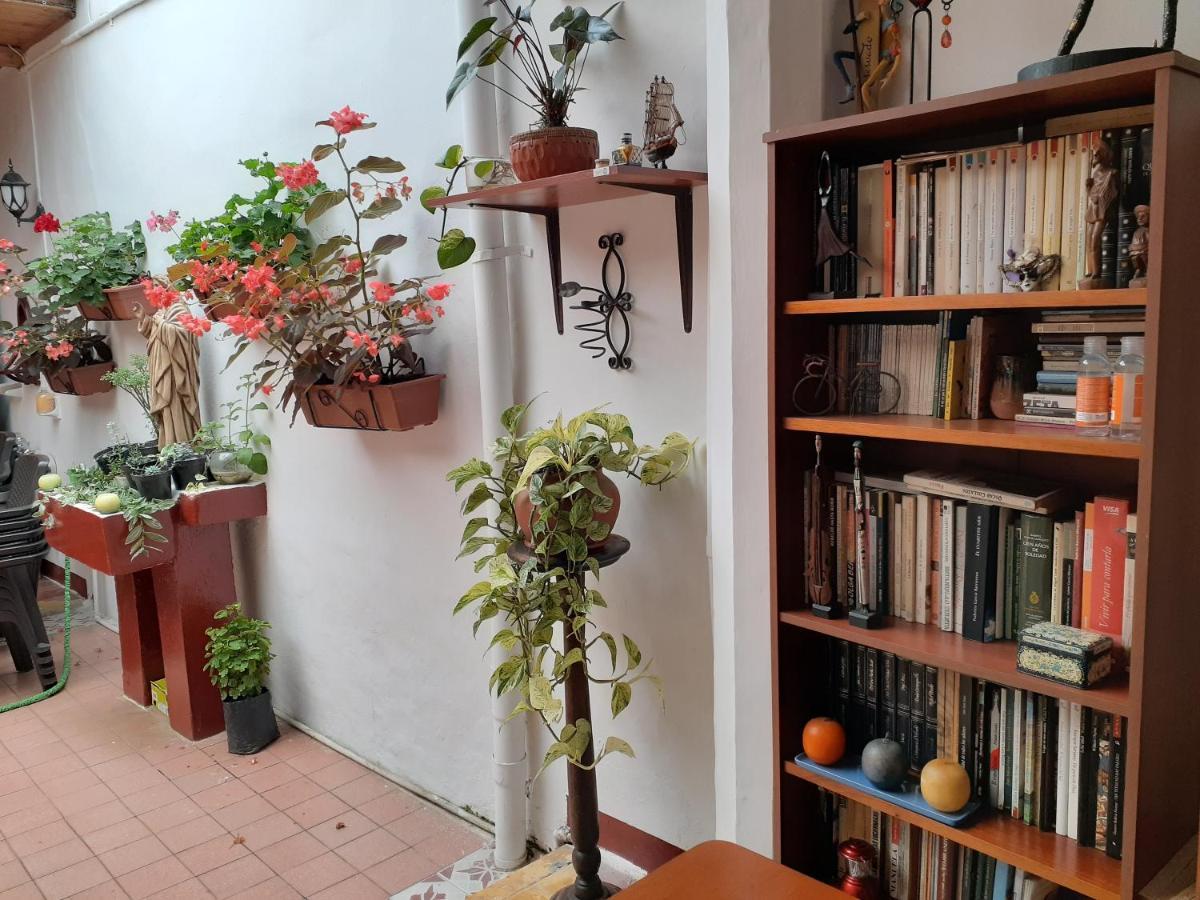 Hostal La Comedia Jardín Extérieur photo
