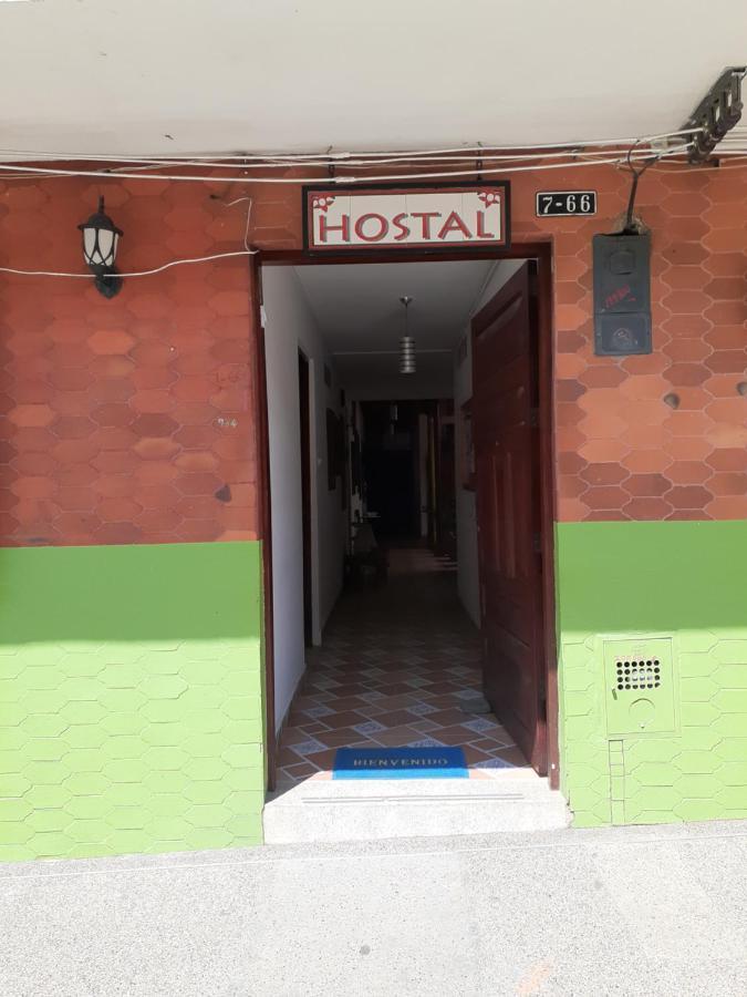 Hostal La Comedia Jardín Extérieur photo