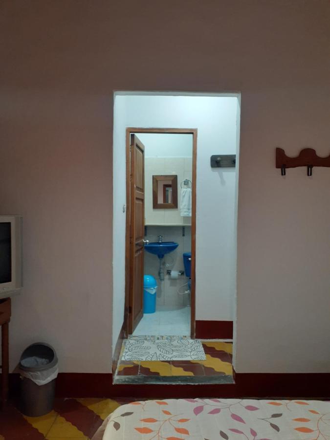 Hostal La Comedia Jardín Extérieur photo