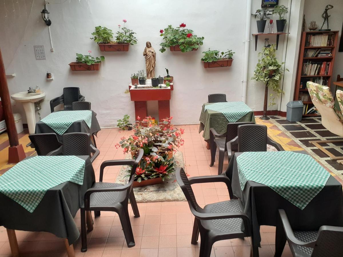 Hostal La Comedia Jardín Extérieur photo