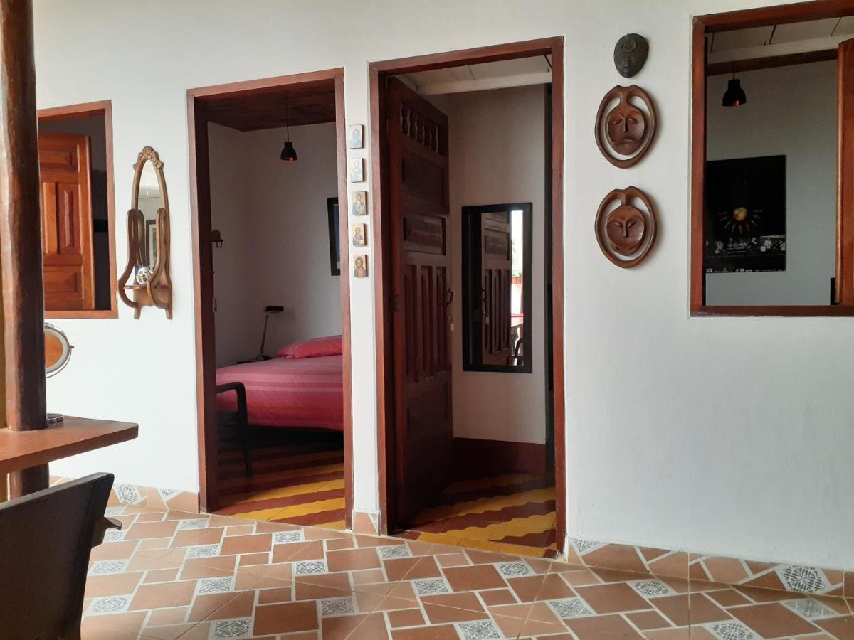 Hostal La Comedia Jardín Extérieur photo