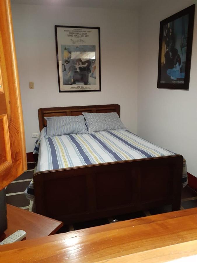 Hostal La Comedia Jardín Extérieur photo
