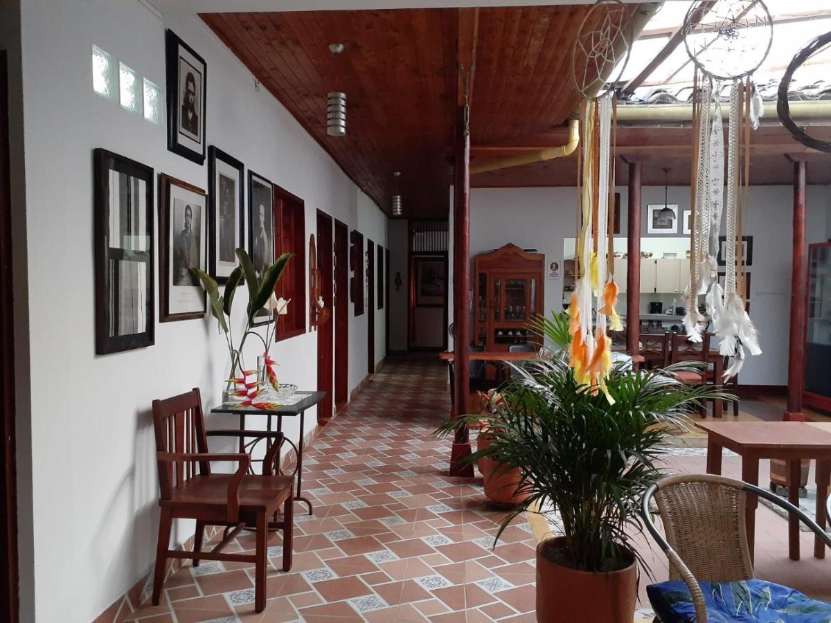 Hostal La Comedia Jardín Extérieur photo