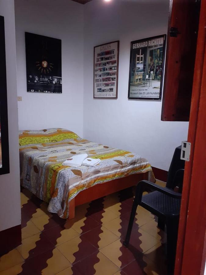 Hostal La Comedia Jardín Extérieur photo