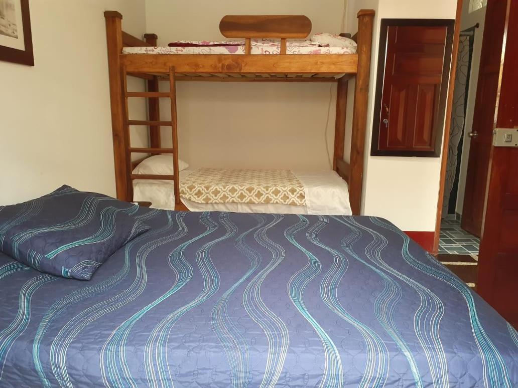 Hostal La Comedia Jardín Extérieur photo